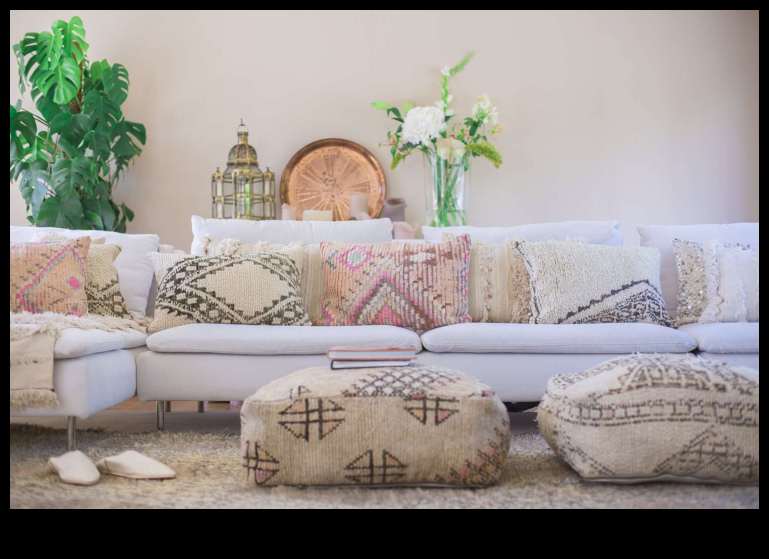 Decor marocan pentru sufragerie Un spațiu cald și primitor 3 Decor marocan pentru sufragerie cu textile bogate