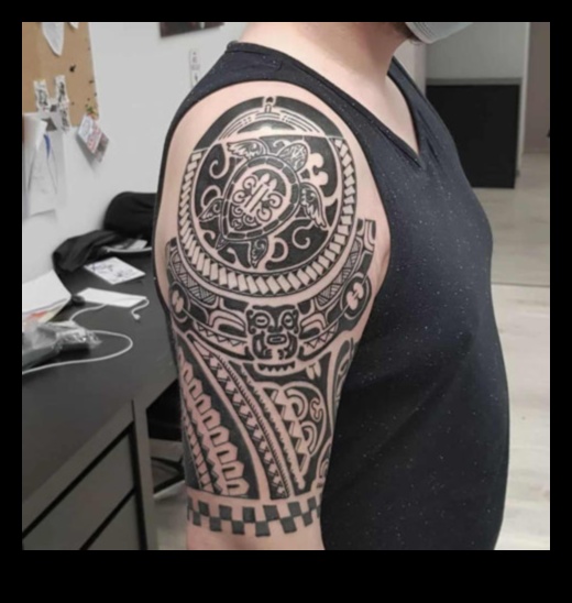 Dialoguri cu cerneală care explorează semnificația culturală a tatuajelor 3 Dialoguri cu cerneală: conversații despre cultură prin limbajul tatuajelor