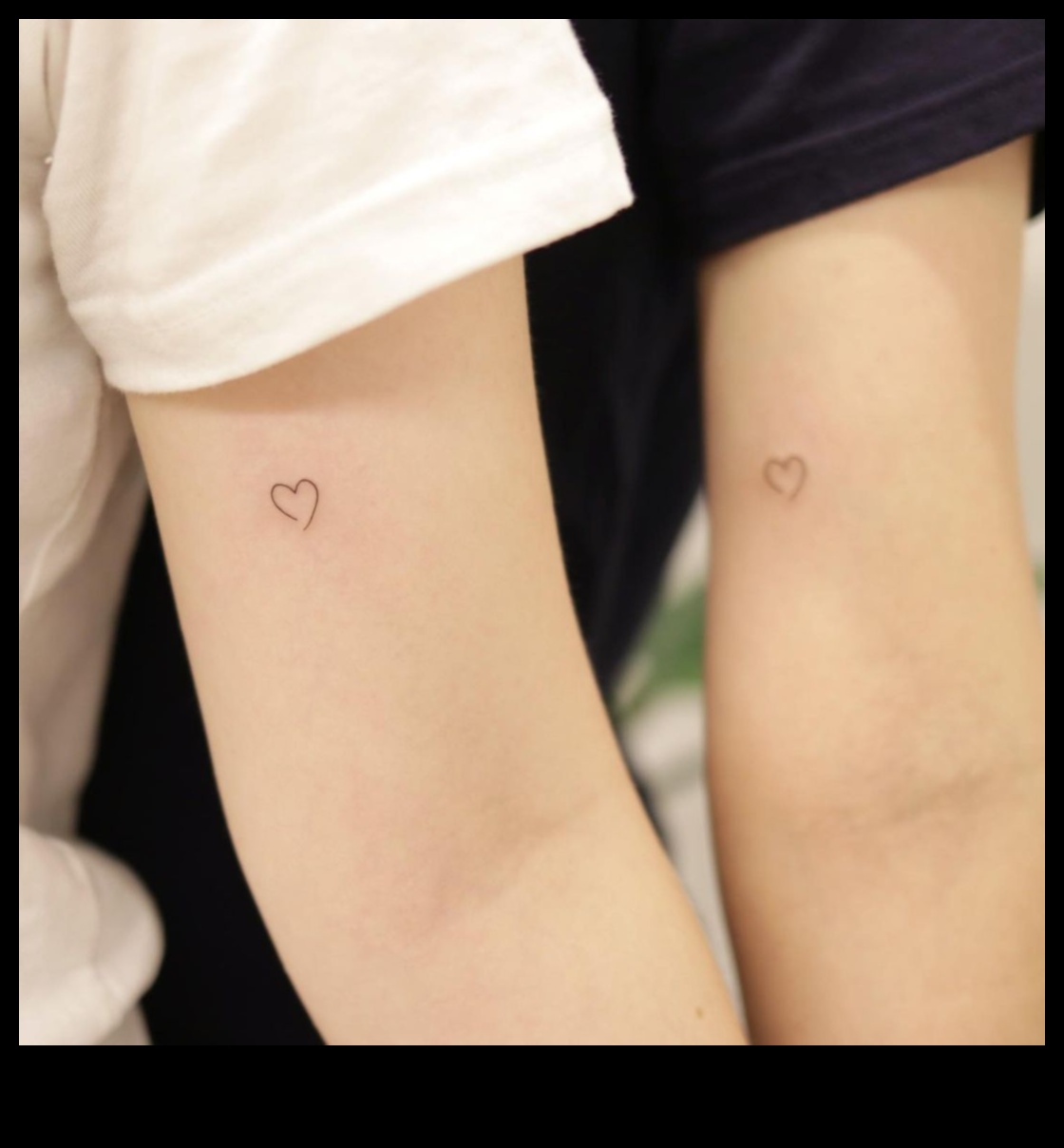 Pânza iubirii: tatuaje de cuplu care pictează o poveste de devotament