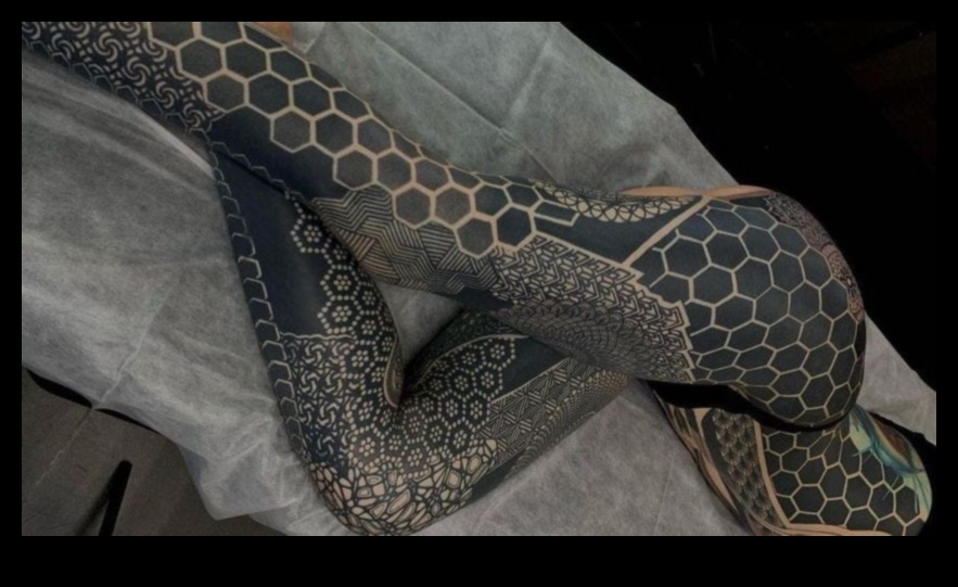 Povești cu piele Tatuajele ca expresii ale identității în diferite culturi 2 Povestiri ale pielii: Cronici ale identității în diverse culturi de tatuaje