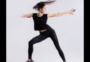 Dansează în acțiune: Mișcări ritmice de încălzire pentru un început distractiv