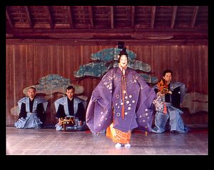 Noh Drama: Dezvăluirea artei teatrale cu cerneală japoneză