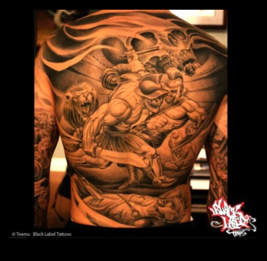 Fundaluri epice: Dezvăluirea măreției narațiunilor cu tatuaje îndrăznețe pe spate