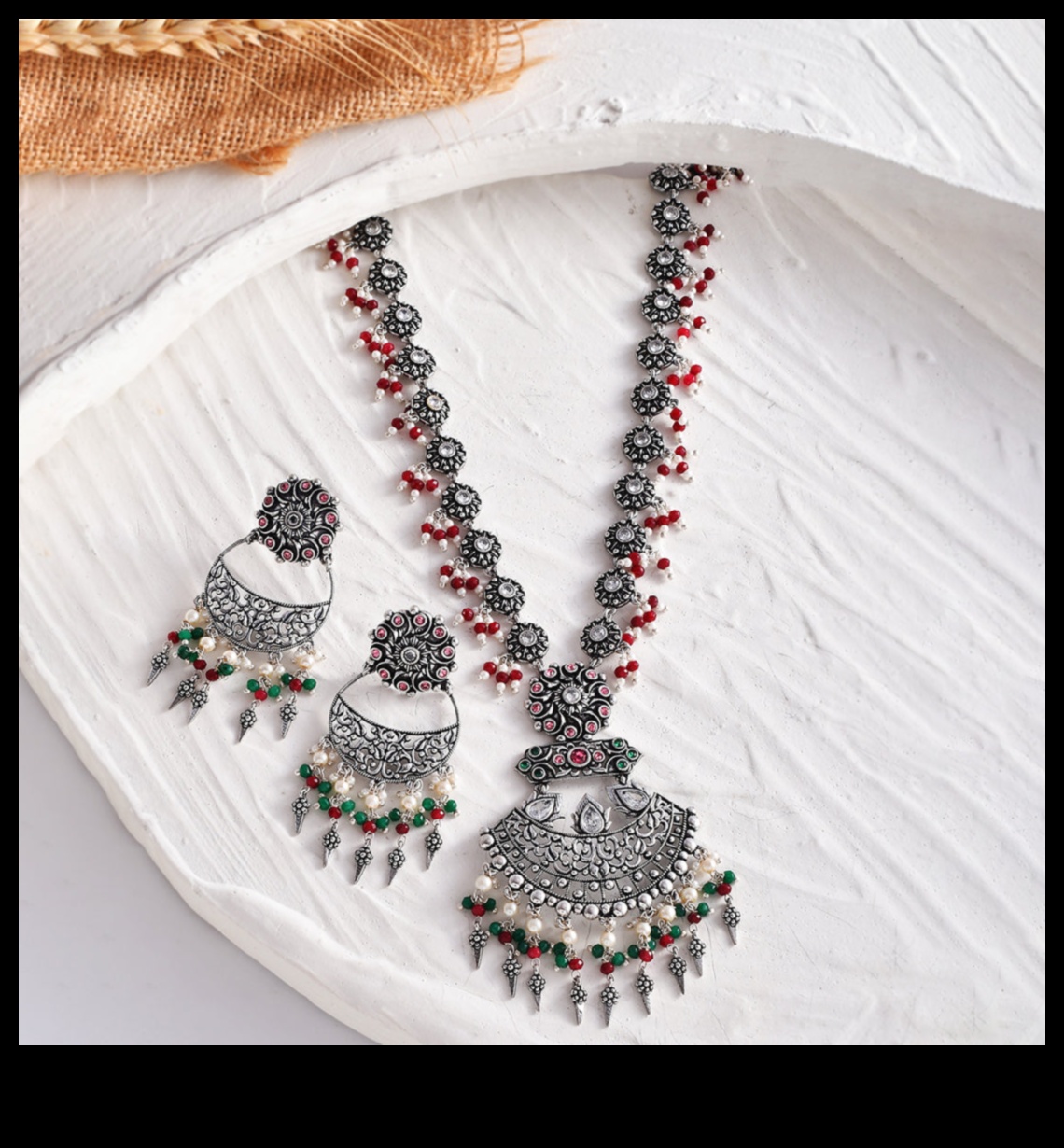 Ornamente opulente împodobite în lux cu setul nostru de bijuterii ornamentate 1 Ornamente opulente: împodobește-te cu setul nostru de bijuterii ornate