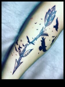 Pene și fabule: Narațiunile cu tatuaje de păsări explorate